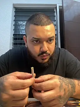 Snapshot of El_Titan1998 chatting on 11-15-25, 09:43 El Titan1998 online show from 11-15-25, 09:43