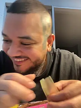 Snapshot of El_Titan1998 chatting on 11-25-25, 10:32 El Titan1998 online show from 11-25-25, 10:32