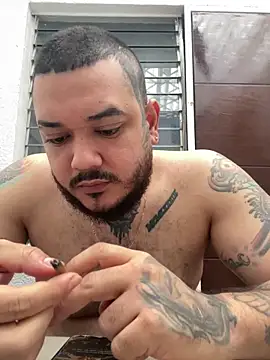 Snapshot of El_Titan1998 chatting on 12-01-25, 12:43 El Titan1998 online show from 12-01-25, 12:43