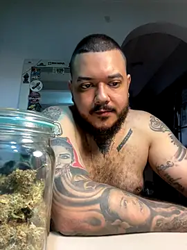 Snapshot of El_Titan1998 chatting on 12-15-25, 12:09 El Titan1998 online show from 12-15-25, 12:09