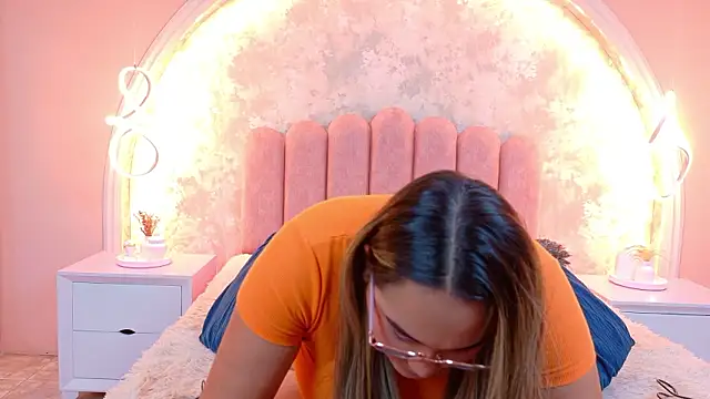 MiaLaurents online show from 03-26-26, 03:12