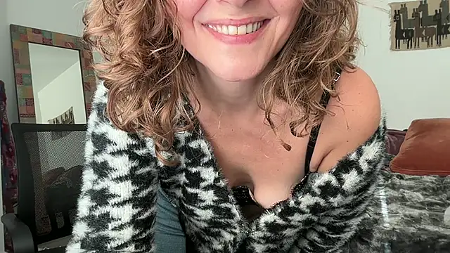 leahsparkles online show from 10-17-25, 02:41