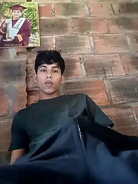 Snapshot of Andres123cv chatting on 12-04-25, 03:43 Andres123cv online show from 12-04-25, 03:43