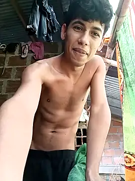 Snapshot of Andres123cv chatting on 05-01-26, 04:55 Andres123cv online show from 05-01-26, 04:55