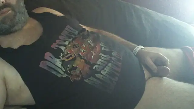 Snapshot of immikew1975 chatting on 07-30-26, 01:32 immikew1975 online show from 07-30-26, 01:32