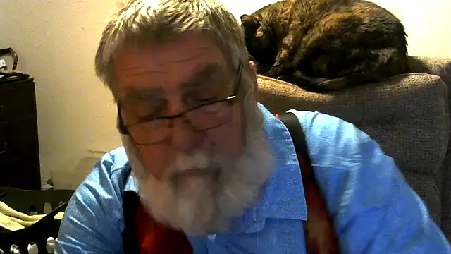 Snapshot of viejo_oso chatting on 04-10-26, 03:23 viejo oso online show from 04-10-26, 03:23