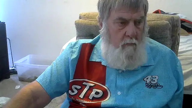 Snapshot of viejo_oso chatting on 06-07-26, 05:55 viejo oso online show from 06-07-26, 05:55