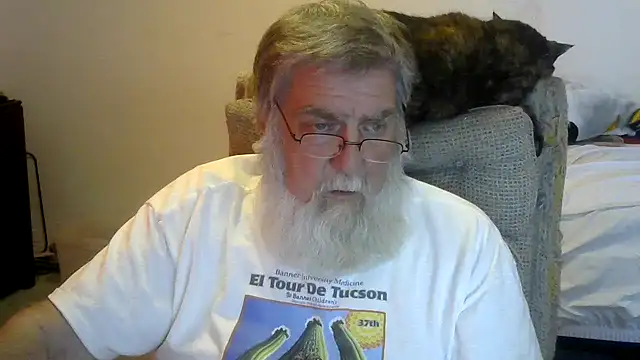 Snapshot of viejo_oso chatting on 06-07-26, 10:13 viejo oso online show from 06-07-26, 10:13