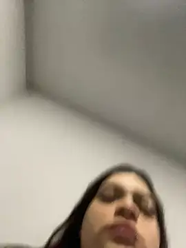 Snapshot of Sophia_cyrus11 chatting on 01-05-25, 10:43 Sophia cyrus11 online show from 01-05-25, 10:43