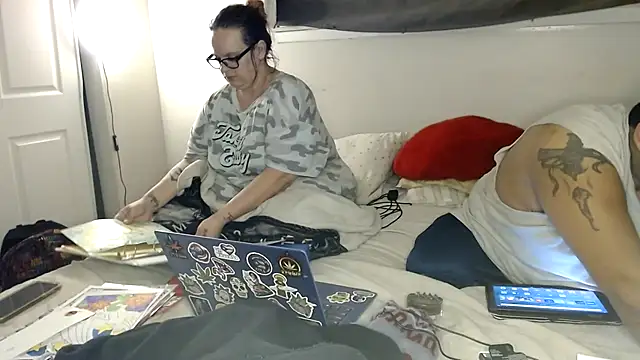 cloudy couple444 online show from 11-30-25, 08:51