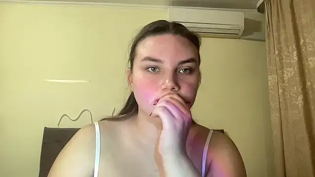 Snapshot of Dreamyblushfairy chatting on 10-03-25, 05:54 Dreamyblushfairy online show from 10-03-25, 05:54