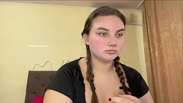 Snapshot of Dreamyblushfairy chatting on 10-13-25, 02:39 Dreamyblushfairy online show from 10-13-25, 02:39