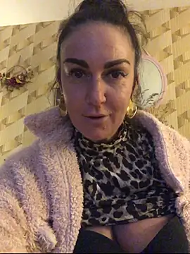 Snapshot of BELLAMORGANE1 chatting on 11-29-25, 04:21 BELLAMORGANE1 online show from 11-29-25, 04:21