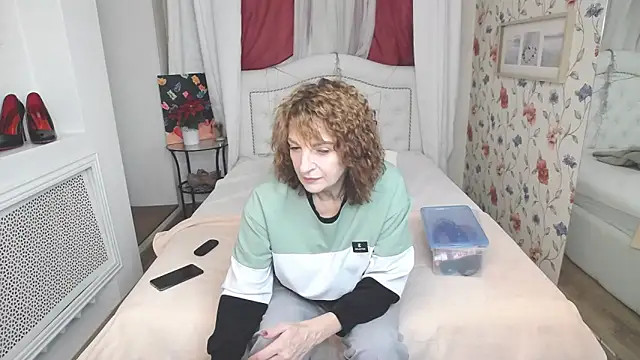 Snapshot of SilviaHart chatting on 10-01-25, 12:44 SilviaHart online show from 10-01-25, 12:44