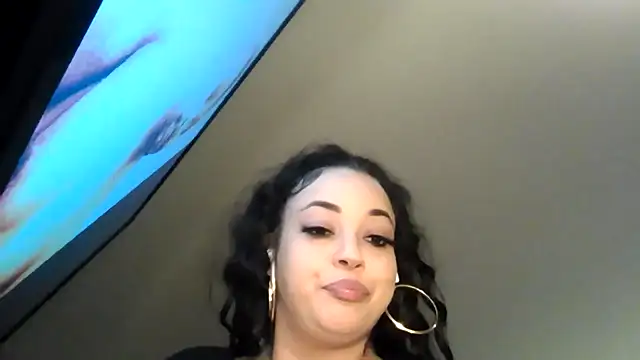 Snapshot of StephanieDaBeauty chatting on 02-19-25, 07:39 StephanieDaBeauty online show from 02-19-25, 07:39