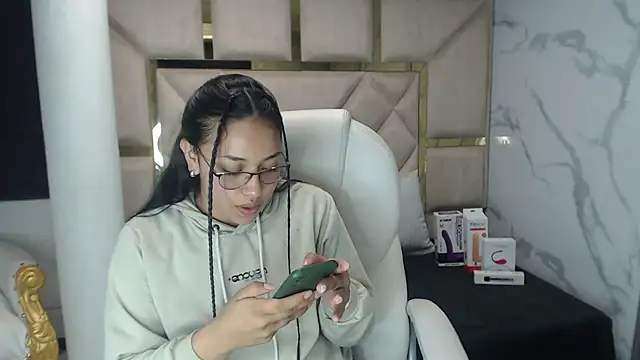 IsabellRodriguez18 online show from 03-09-25, 03:54