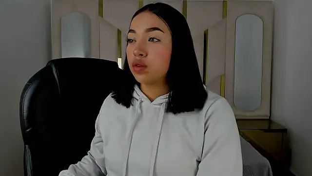 IsabellRodriguez18 online show from 10-06-25, 03:26