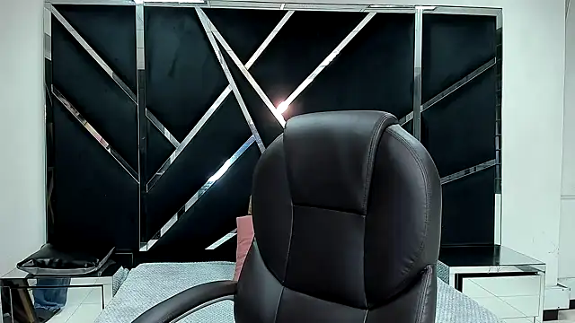 IsabellRodriguez18 online show from 10-09-25, 03:48