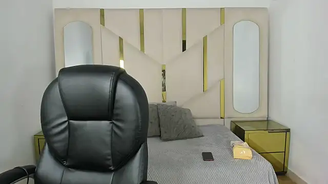 IsabellRodriguez18 online show from 10-28-25, 03:43