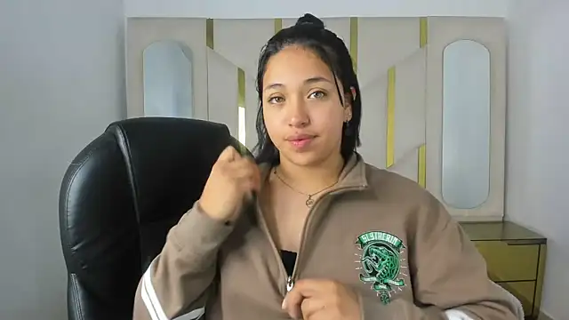 IsabellRodriguez18 online show from 10-29-25, 03:53