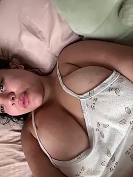 Snapshot of apriil_rossee chatting on 02-07-25, 03:52 apriil rossee online show from 02-07-25, 03:52