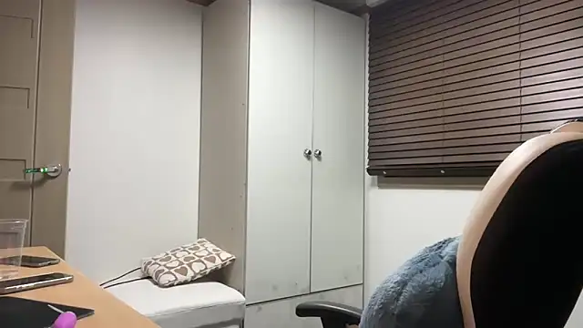 Snapshot of yunasuka chatting on 12-28-24, 01:06 yunasuka online show from 12-28-24, 01:06