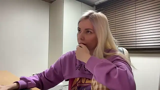 Snapshot of yunasuka chatting on 01-09-25, 07:08 yunasuka online show from 01-09-25, 07:08