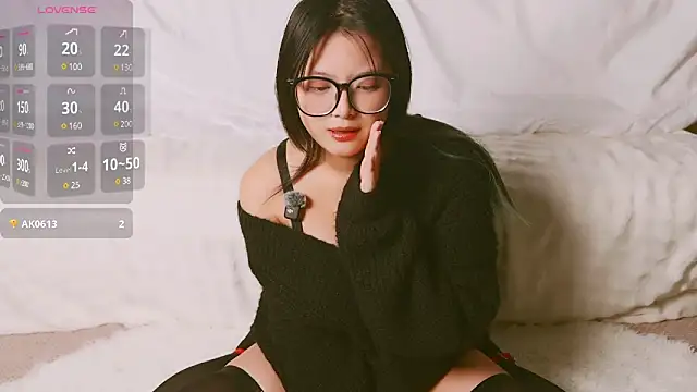 Yu UwU  online show from 03-04-25, 12:44