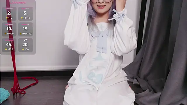 Yu UwU  online show from 10-17-25, 01:57