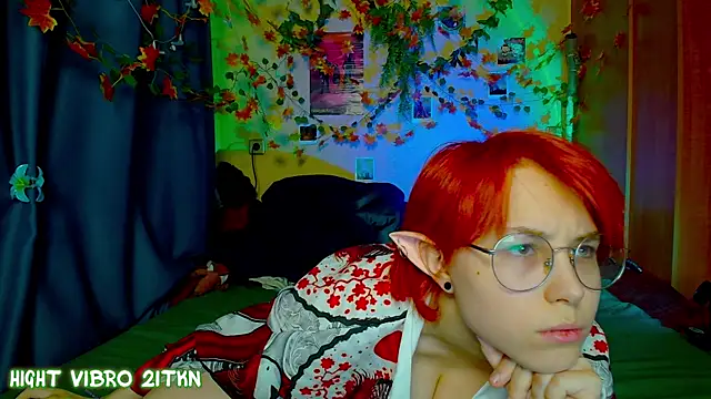 Snapshot of TrickyKitsune chatting on 10-27-25, 01:48 TrickyKitsune online show from 10-27-25, 01:48