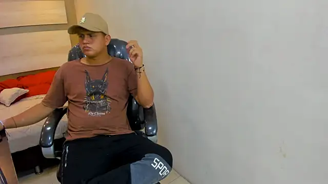 Snapshot of Warning_Boy chatting on 01-02-25, 09:18 Warning Boy online show from 01-02-25, 09:18