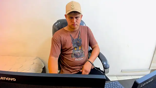 Snapshot of Warning_Boy chatting on 01-03-25, 01:16 Warning Boy online show from 01-03-25, 01:16