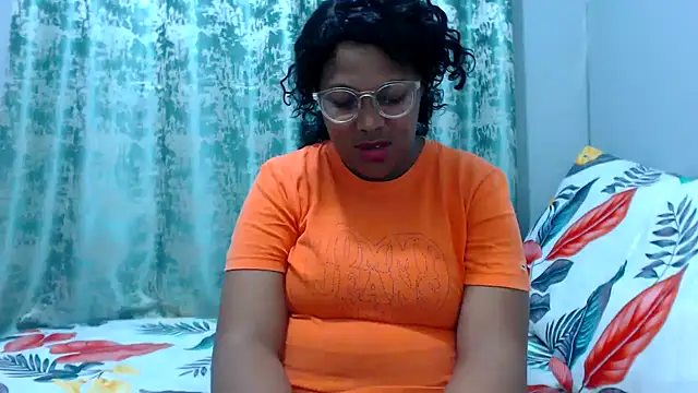 Snapshot of Teassa90 chatting on 10-19-25, 01:56 Teassa90 online show from 10-19-25, 01:56