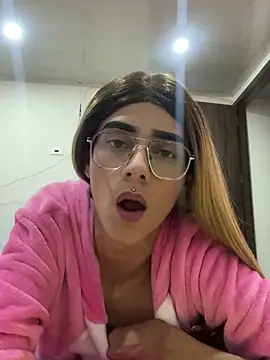 Snapshot of alahia_sweet chatting on 01-09-25, 05:02 alahia sweet online show from 01-09-25, 05:02