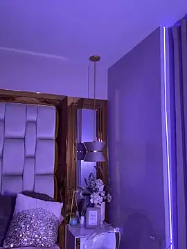 Snapshot of Karol_Towers chatting on 02-15-25, 12:15 Karol Towers online show from 02-15-25, 12:15