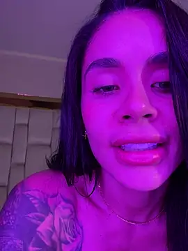 Snapshot of Karol_Towers chatting on 02-15-25, 06:23 Karol Towers online show from 02-15-25, 06:23