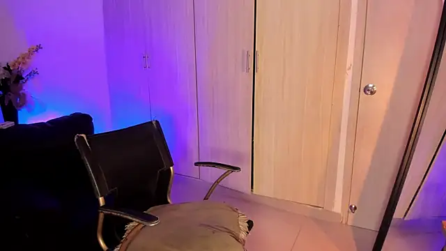 rachaeldeckard   online show from 11-20-25, 03:18