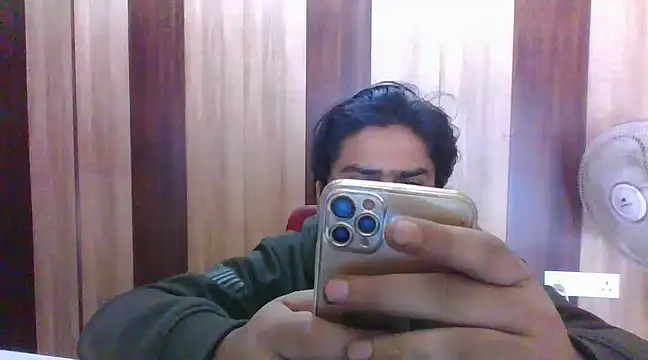 Snapshot of indihotguy chatting on 02-06-25, 07:56 indihotguy online show from 02-06-25, 07:56