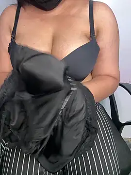 Snapshot of tanvihot2 chatting on 04-23-26, 04:09 tanvihot2 online show from 04-23-26, 04:09