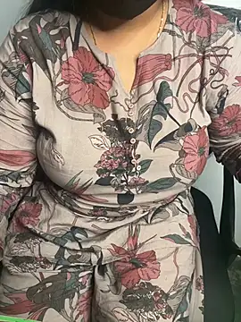 Snapshot of tanvihot2 chatting on 07-17-26, 04:23 tanvihot2 online show from 07-17-26, 04:23