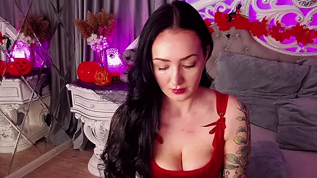 KimKhallifa online show from 10-29-25, 04:59