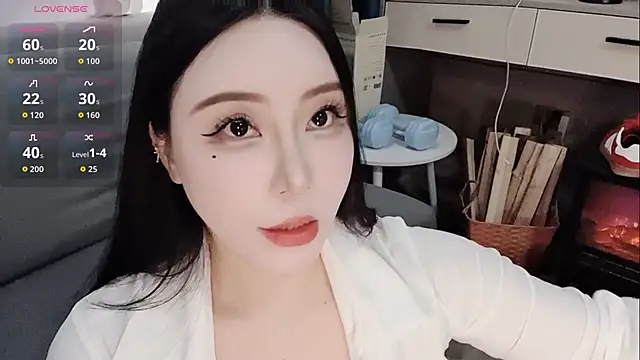 Snapshot of Caicai-a chatting on 12-04-25, 08:34 Caicai-a online show from 12-04-25, 08:34