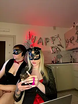 Snapshot of SOFYandMIKE chatting on 01-12-26, 08:25 SOFYandMIKE online show from 01-12-26, 08:25