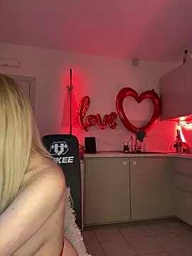 Snapshot of SOFYandMIKE chatting on 02-13-26, 08:49 SOFYandMIKE online show from 02-13-26, 08:49