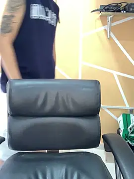 Snapshot of Br4ndxpimm chatting on 02-13-25, 05:11 Br4ndxpimm online show from 02-13-25, 05:11