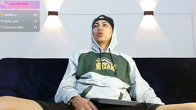 Snapshot of Br4ndxpimm chatting on 09-25-25, 02:32 Br4ndxpimm online show from 09-25-25, 02:32