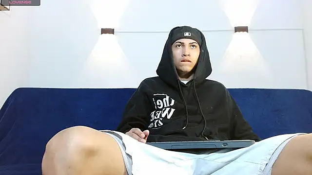 Snapshot of Br4ndxpimm chatting on 10-01-25, 03:40 Br4ndxpimm online show from 10-01-25, 03:40