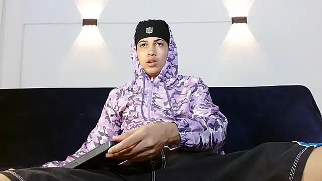 Snapshot of Br4ndxpimm chatting on 10-11-25, 03:10 Br4ndxpimm online show from 10-11-25, 03:10