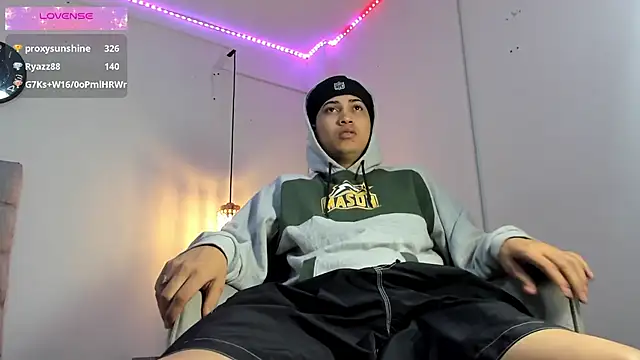 Snapshot of Br4ndxpimm chatting on 10-13-25, 06:52 Br4ndxpimm online show from 10-13-25, 06:52