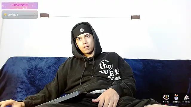 Snapshot of Br4ndxpimm chatting on 10-15-25, 01:33 Br4ndxpimm online show from 10-15-25, 01:33